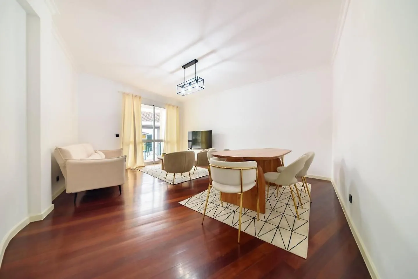 Home In Funchal location